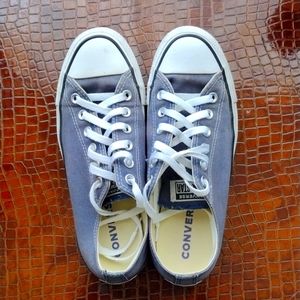 Converse Women's size 8.5 Men's 6.5